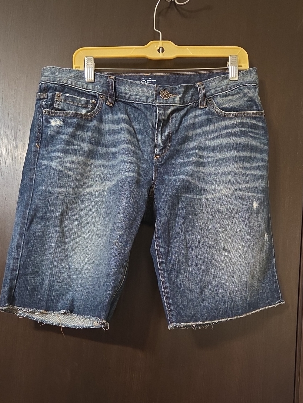 Ann Taylor LOFT jeans shorts distressed blue size 8